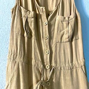 Cute Chic Jumpsuit! very cute and comfy! Barely used and In great condition